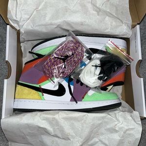 Wmns Air Jordan 1 Mid SE 'Lightbulb'